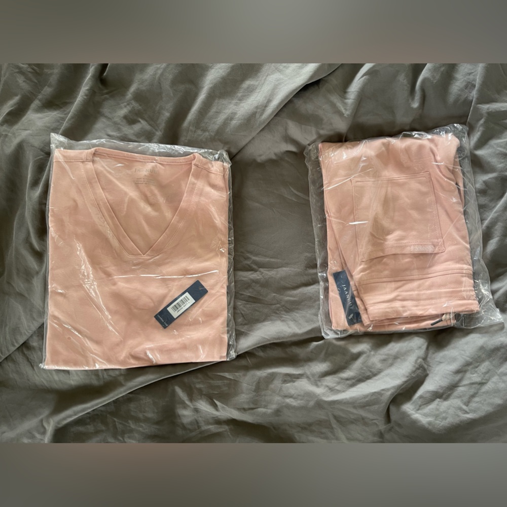 $40for 2sets of Jaanuu scrubs.One pair worn 2x other NWT. MT pants and L shirts - Picture 7 of 8